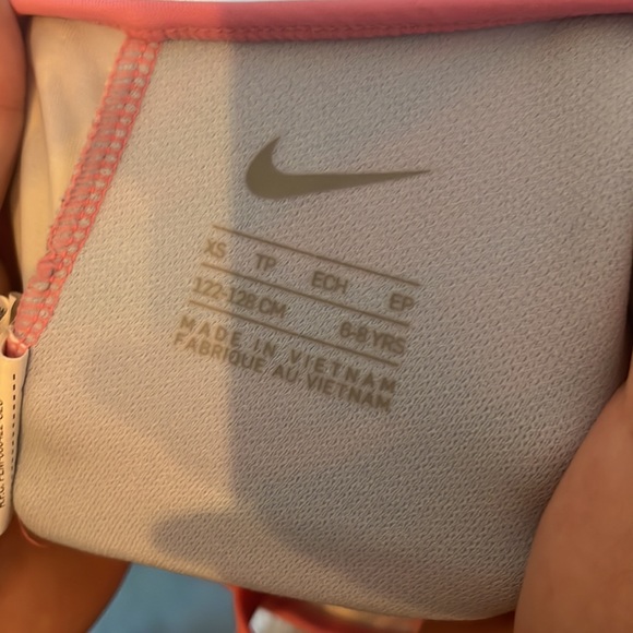 2 girls Nike swimsuits - Picture 5 of 6